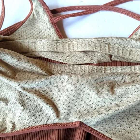 VUORI Performance Ribbed Crop Tank Top Yoga Strappy Sports Bra  Terracotta Sz M - Picture 4 of 5